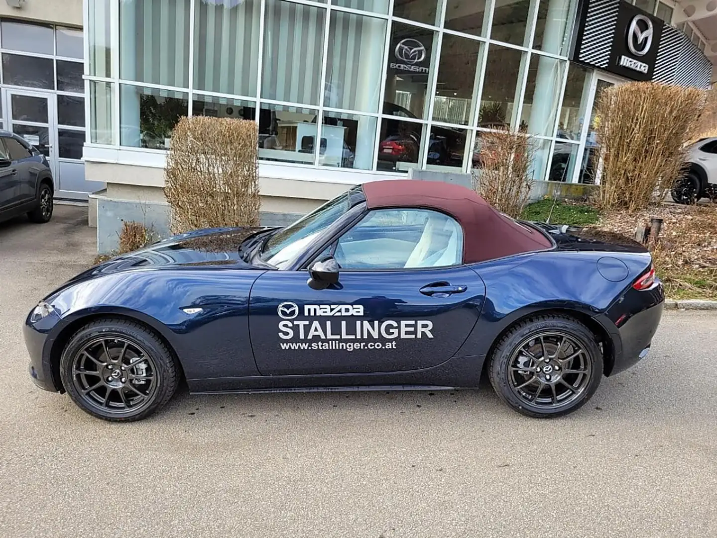 Mazda MX-5 Soft Top G132 Modern Blau - 2