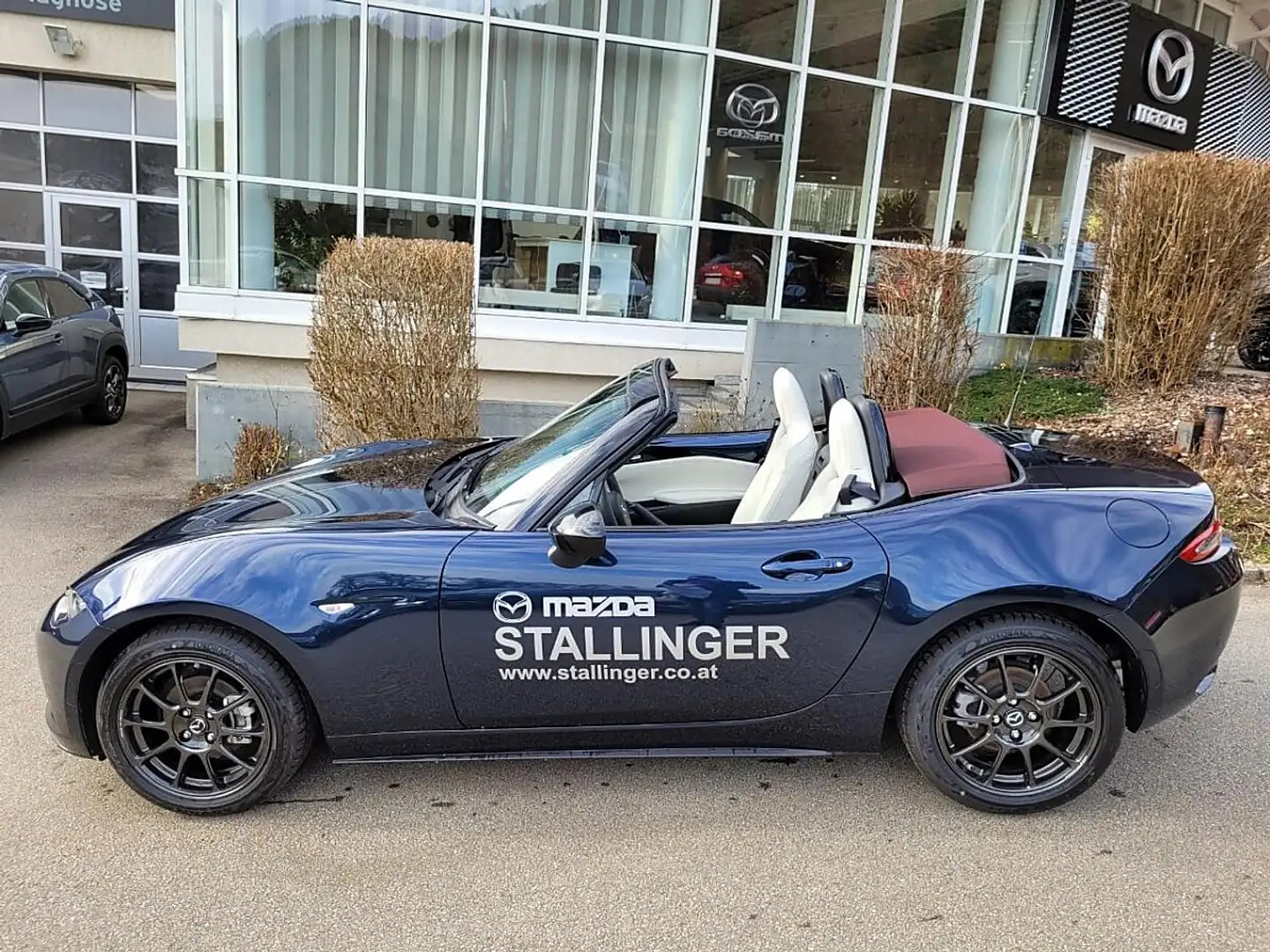Mazda MX-5 Soft Top G132 Modern Blau - 1