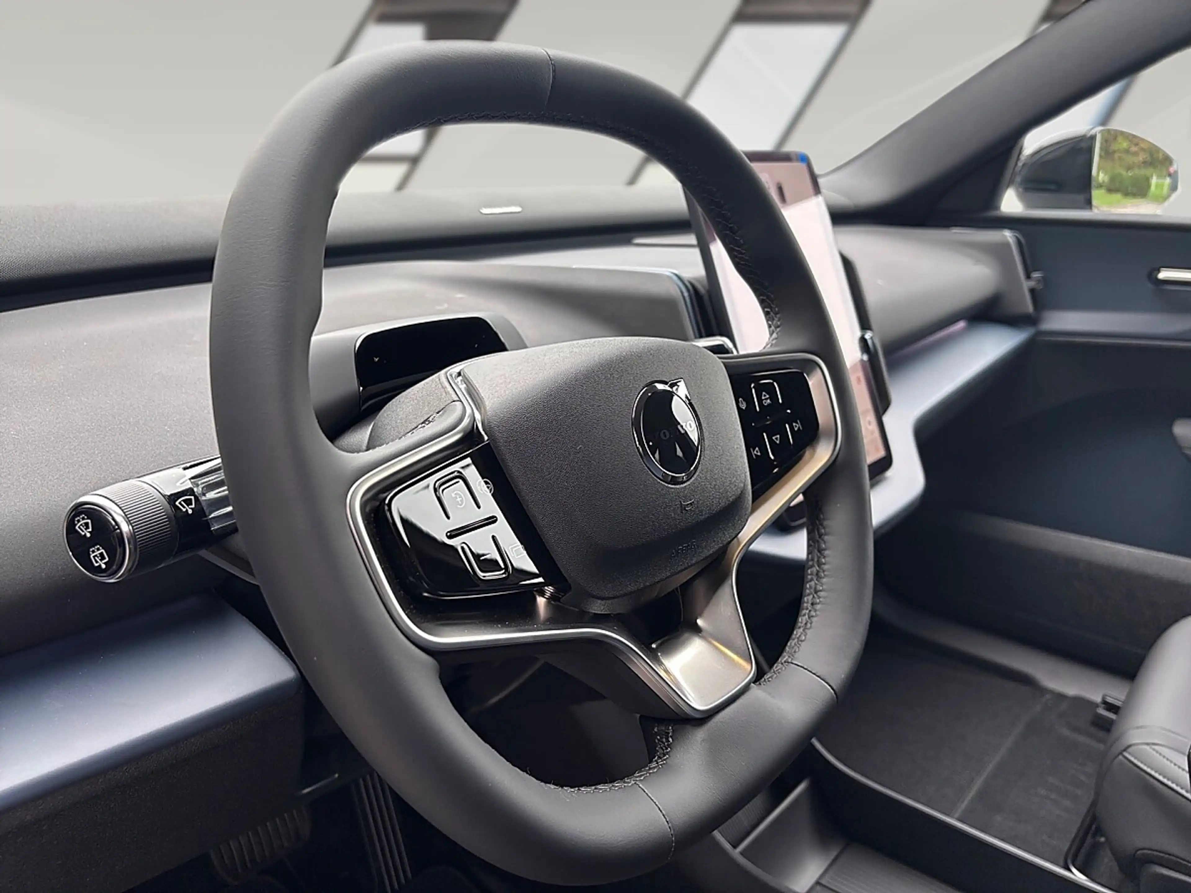 Volvo EX30 EX 30 P3 Long Range RWD Plus — photo 11