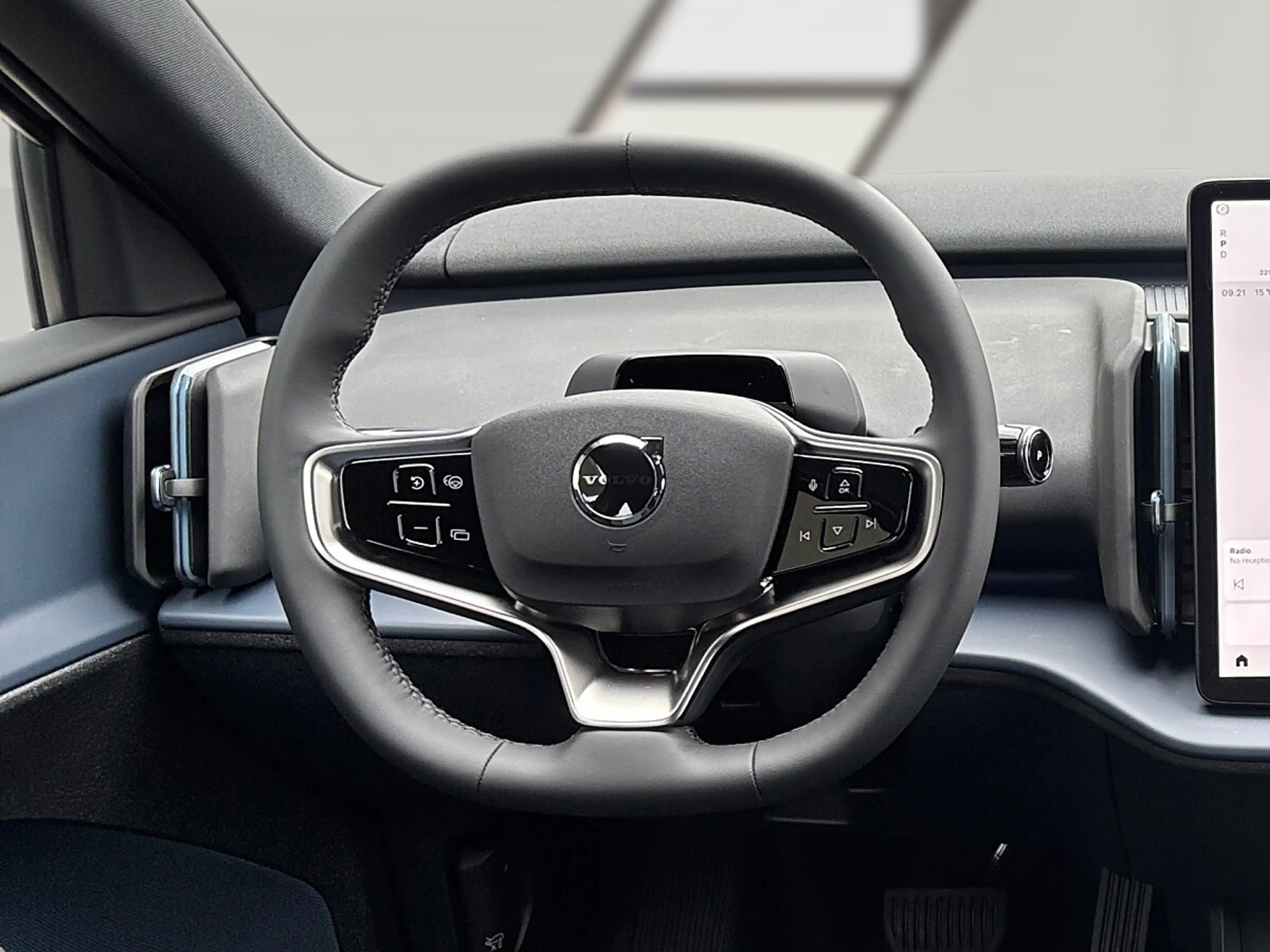 Volvo EX30 EX 30 P3 Long Range RWD Plus — photo 12