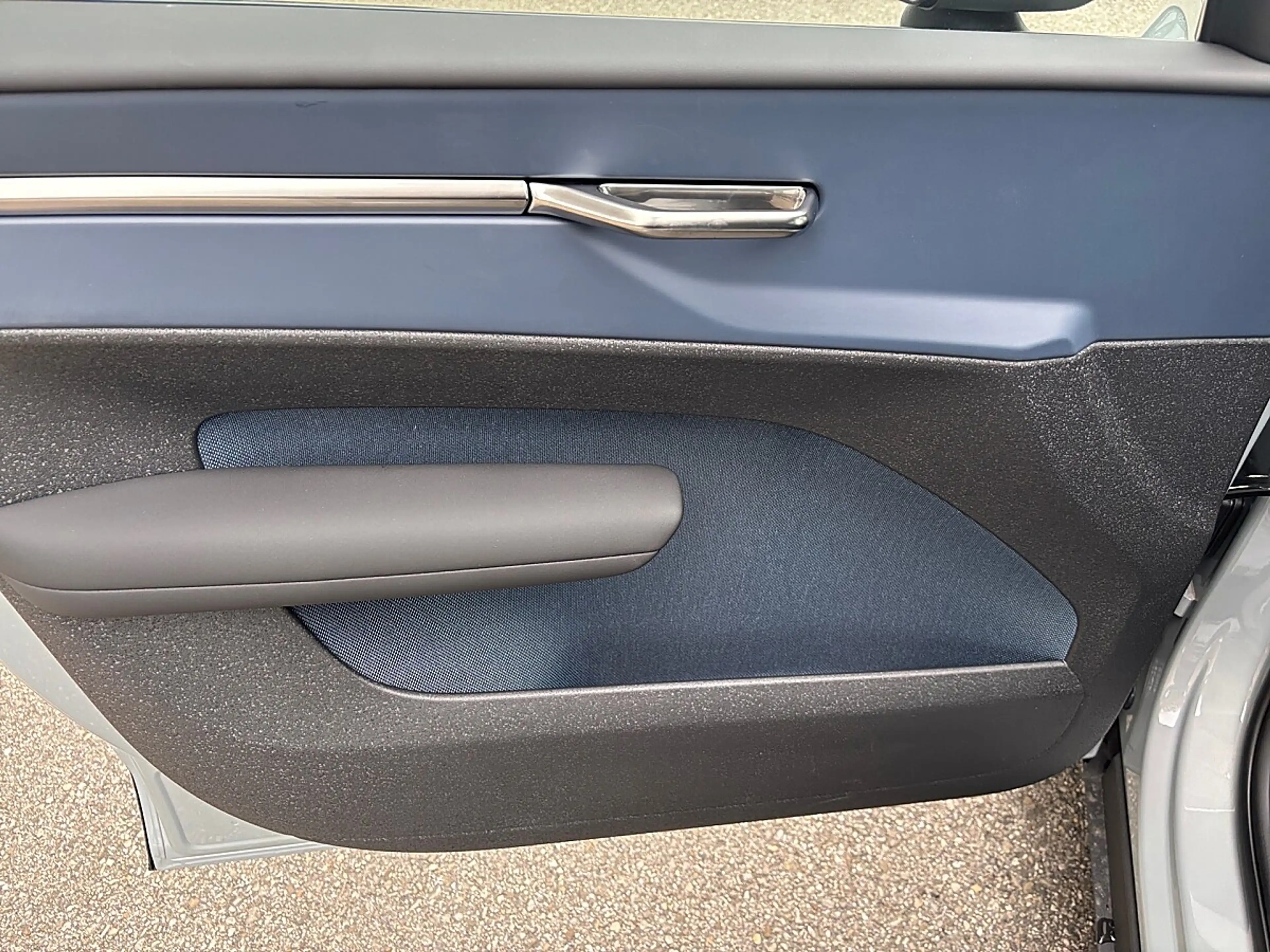 Volvo EX30 EX 30 P3 Long Range RWD Plus — photo 9