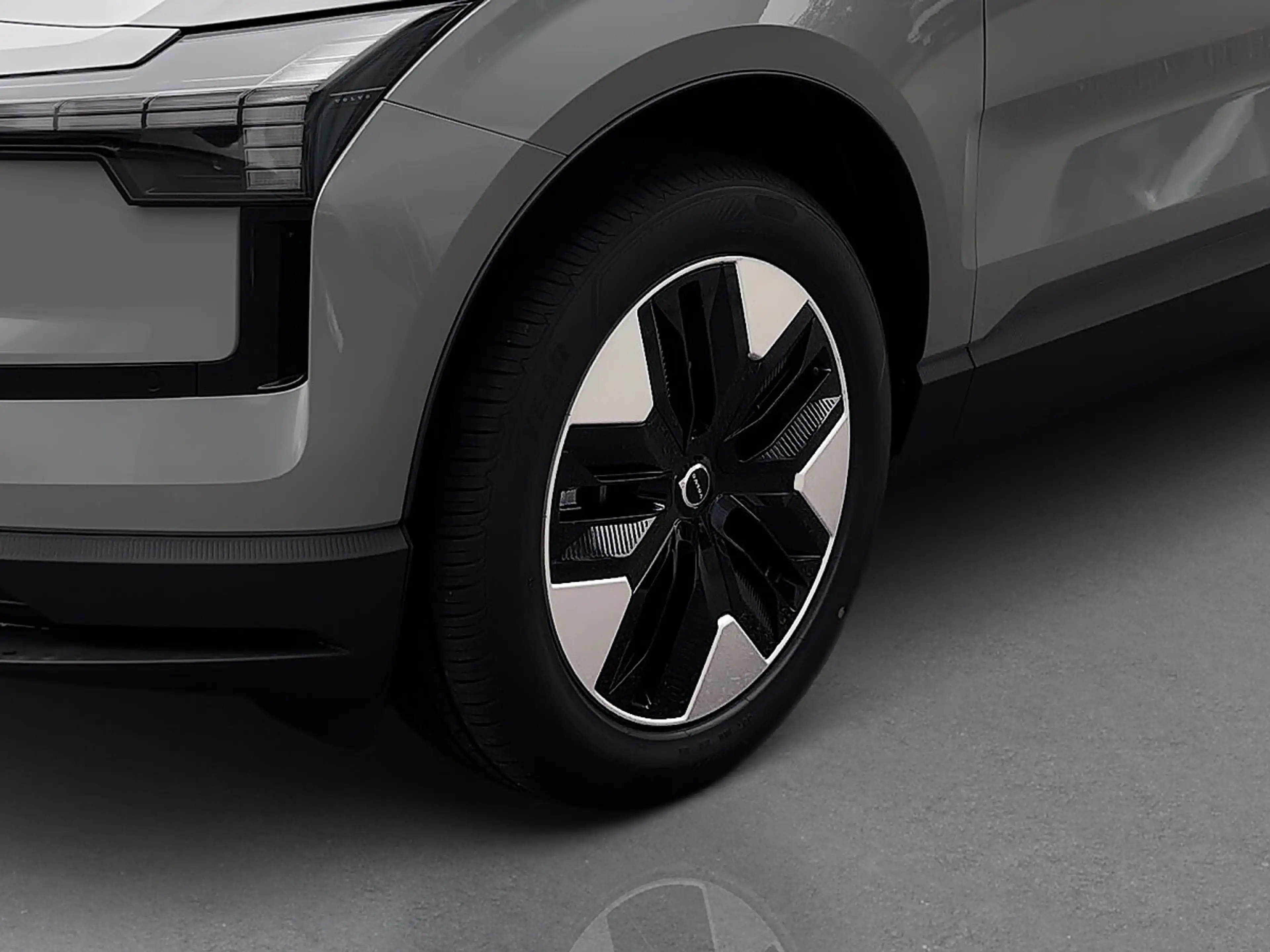 Volvo EX30 EX 30 P3 Long Range RWD Plus — photo 8
