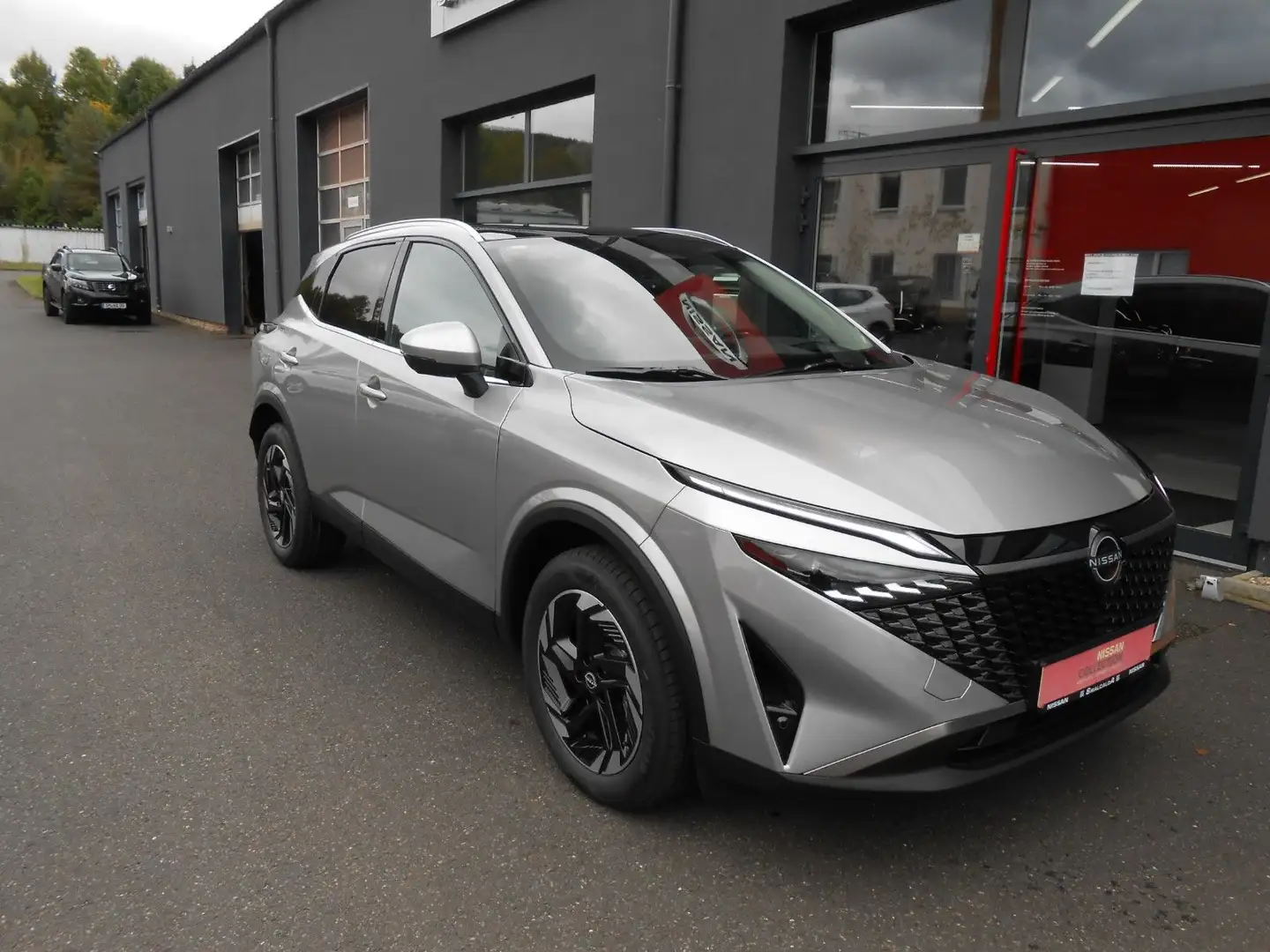 Nissan Qashqai N-Connecta*Panodach*Navi*Winterpaket Gris - 1