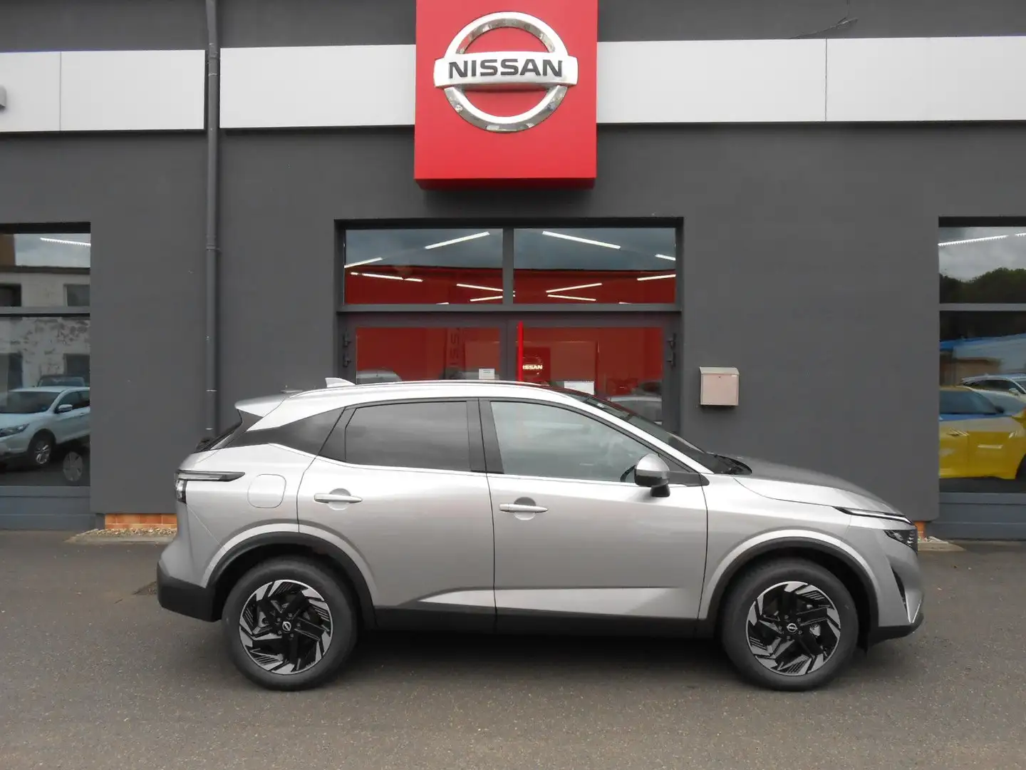 Nissan Qashqai N-Connecta*Panodach*Navi*Winterpaket Gris - 2