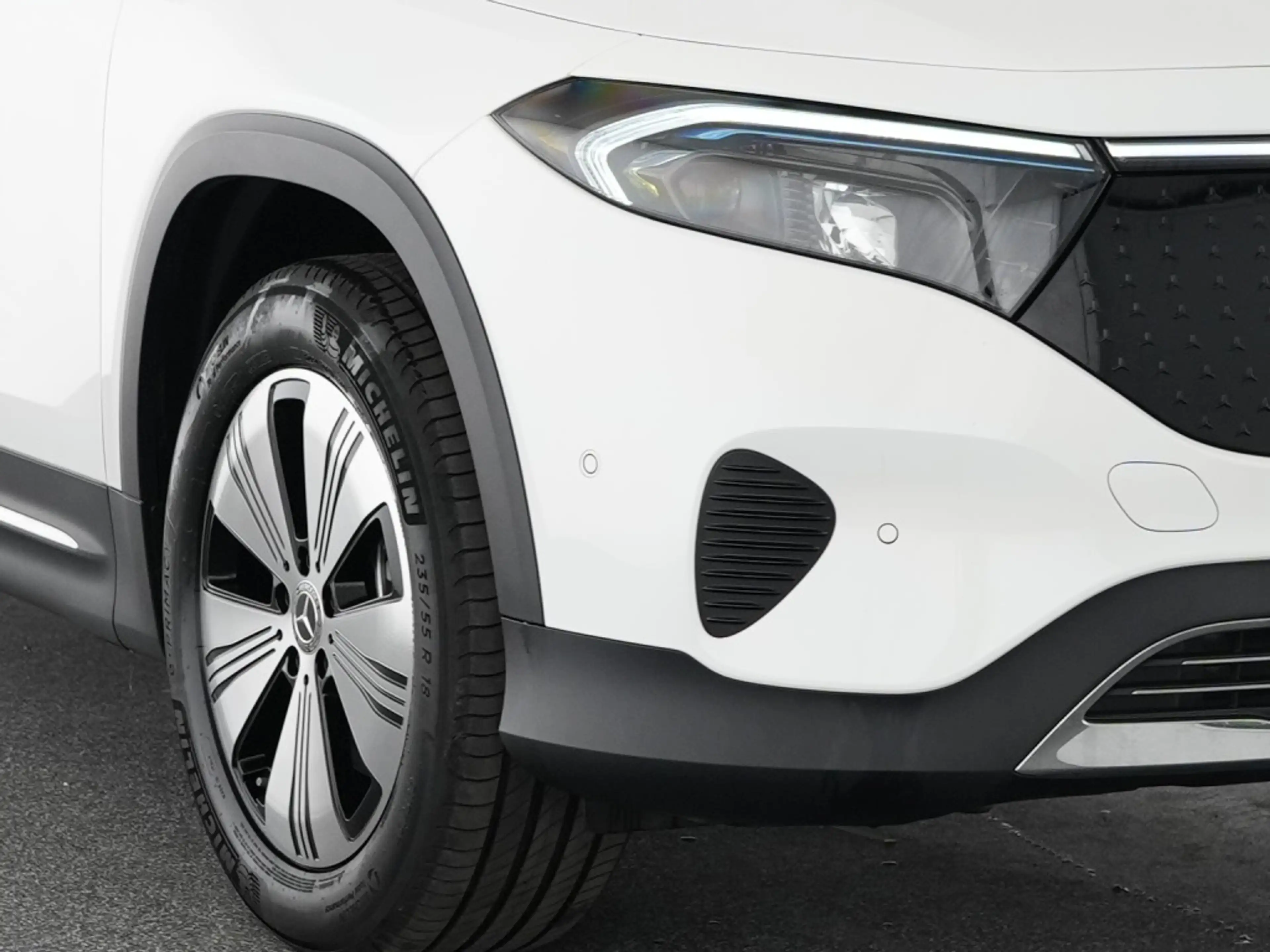 Mercedes-Benz EQB 300 4M Progressive Advanced+ Pano 360° AHK — photo 7