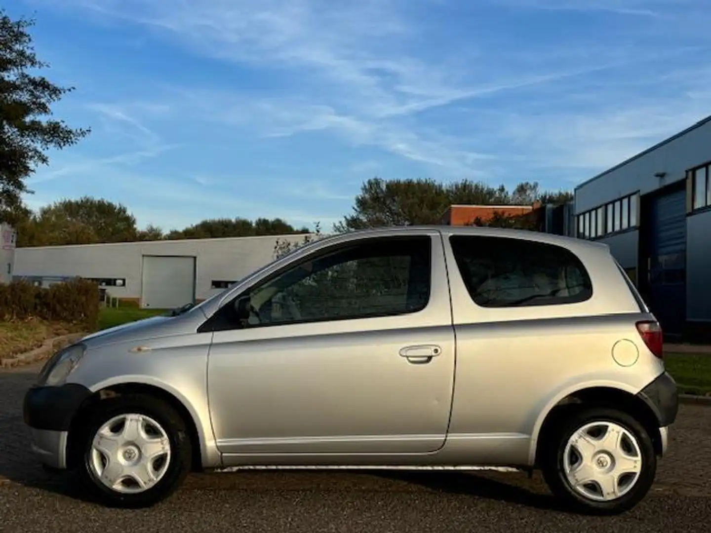 Toyota Yaris 1.0-16V VVT-i YORIN 3-Drs Stuurbekrachtiging Audio Grau - 2