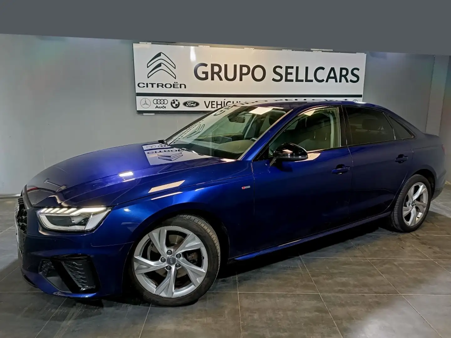 Audi A4 35 TFSI S line 110kW Blauw - 2