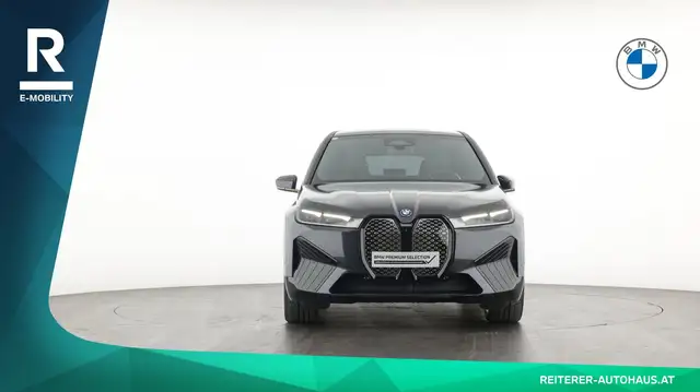 BMW Ix view 2