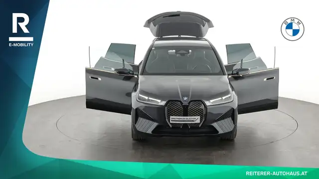 BMW Ix view 8