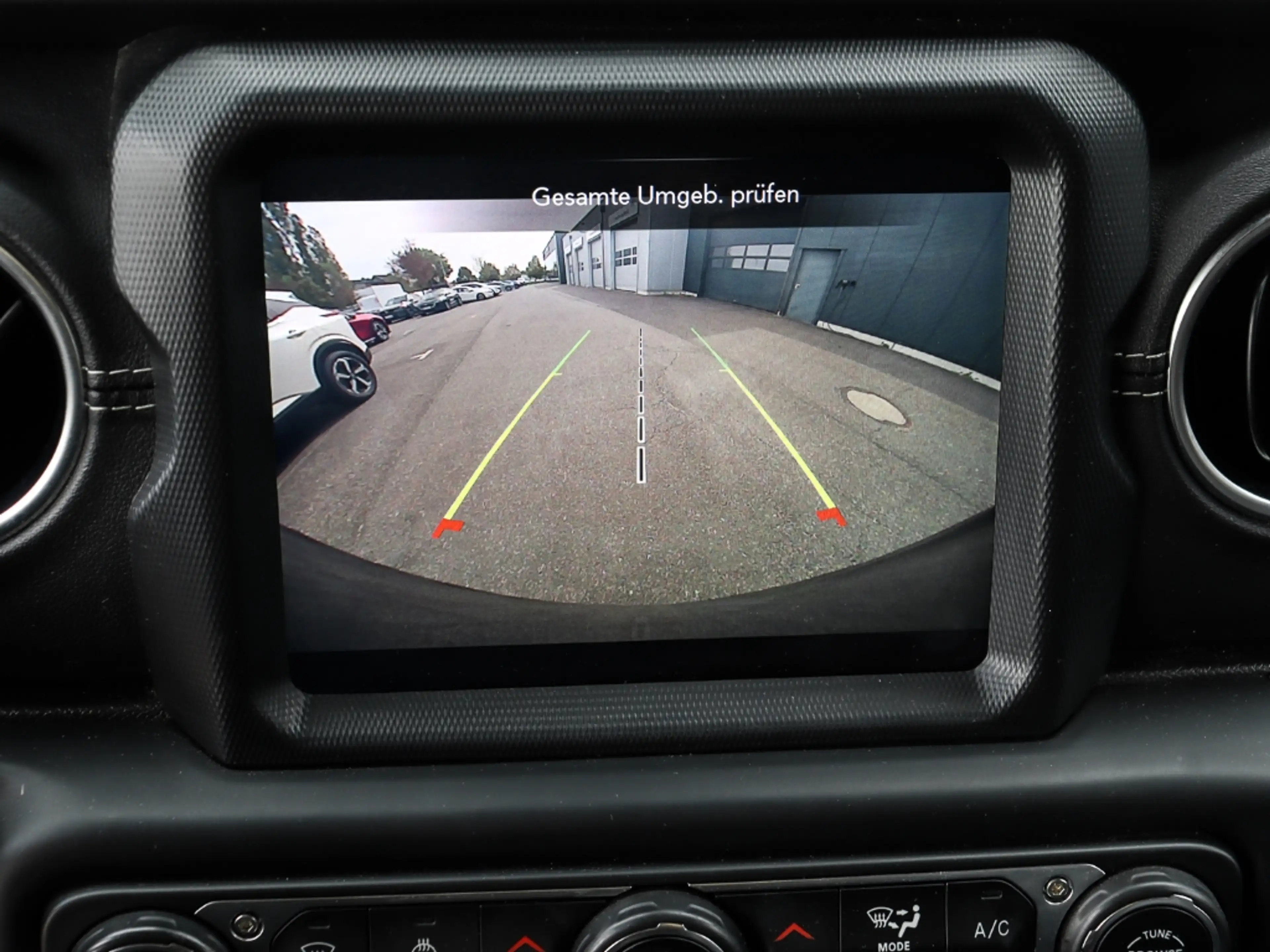 Jeep Wrangler Unlimited Sahara AHK-abnehmbar Navi Leder Soundsys — photo 11
