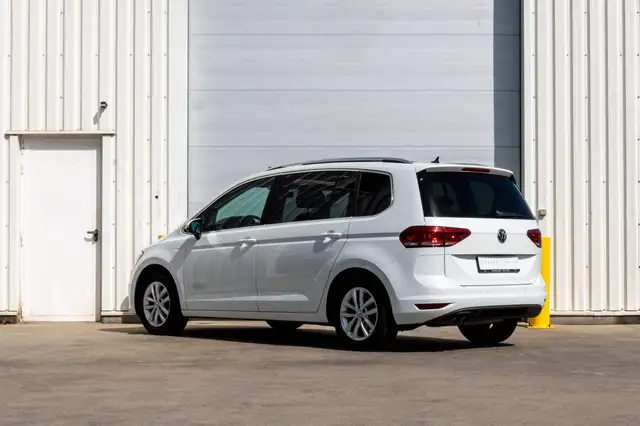 Volkswagen Touran view 4