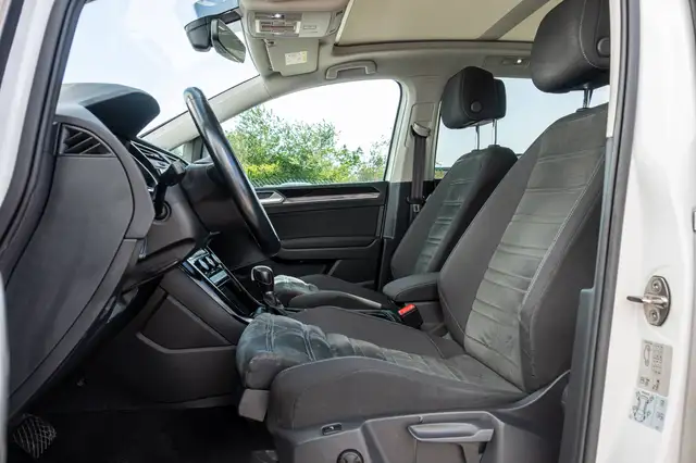 Volkswagen Touran view 8