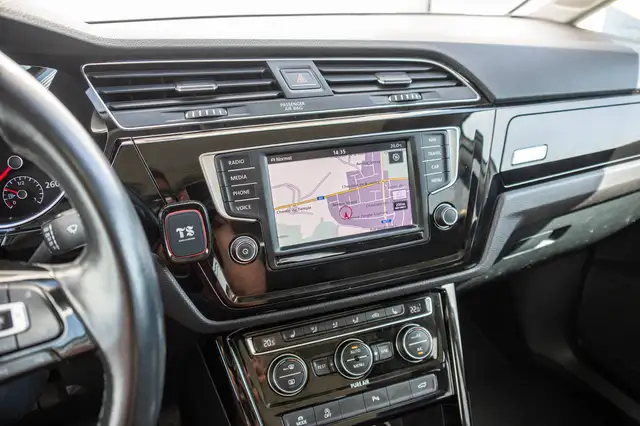 Volkswagen Touran view 19