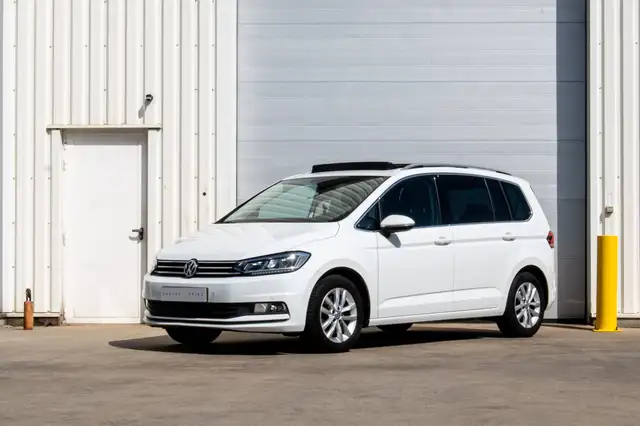 Volkswagen Touran view 2
