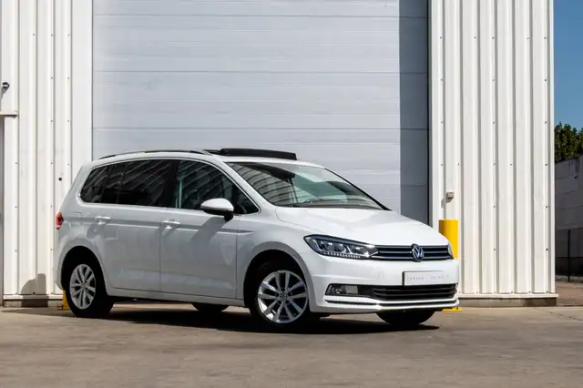 Volkswagen Touran view 3