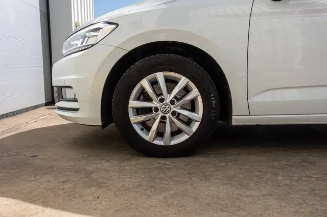 Volkswagen Touran view 6