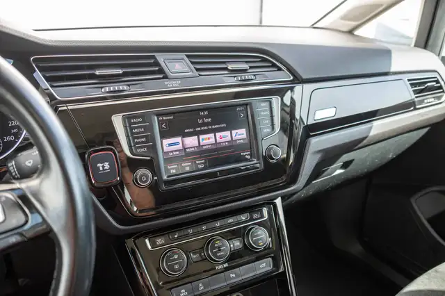 Volkswagen Touran view 20