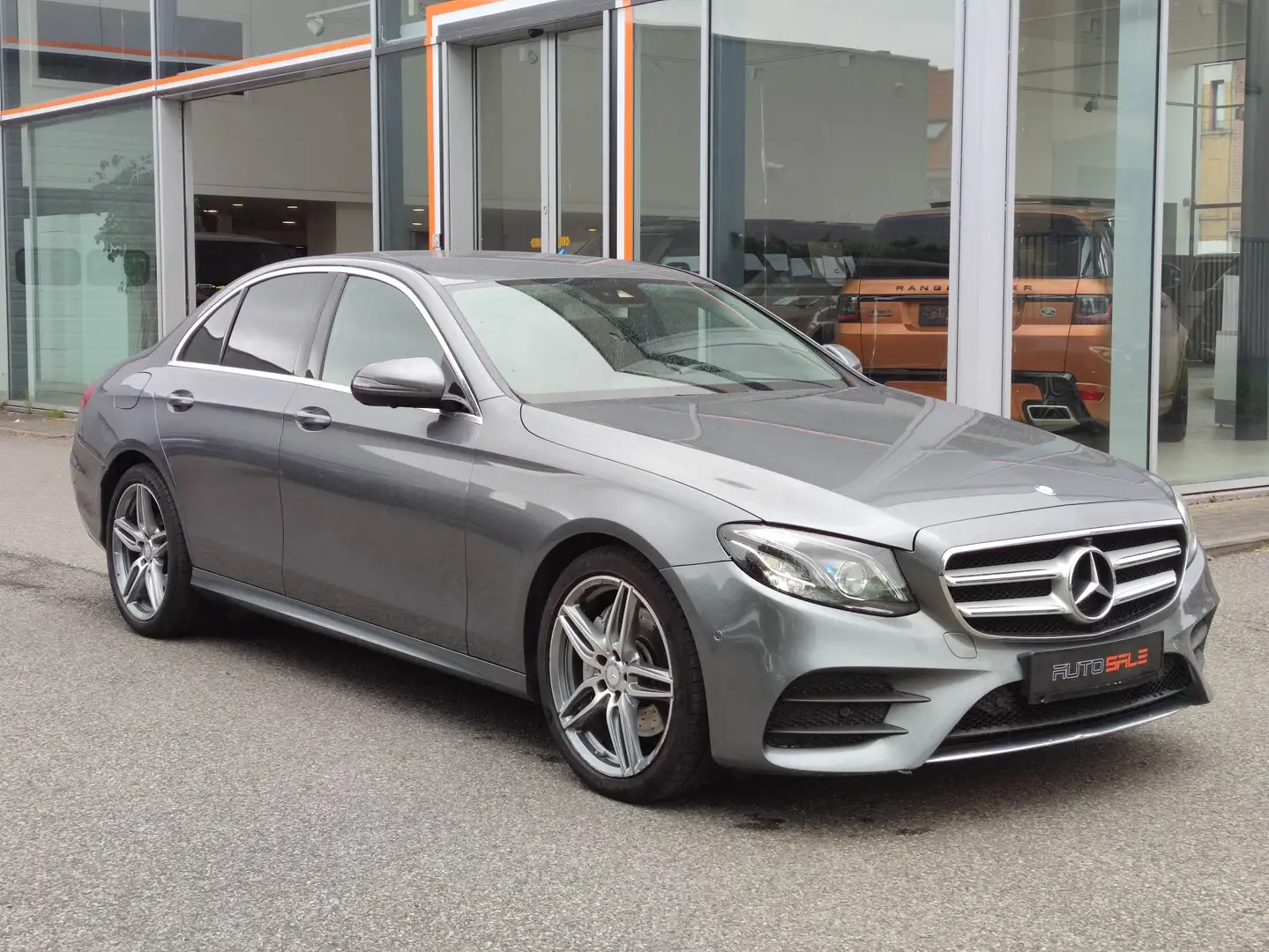 Mercedes-Benz E 200 AMG - 360 CAMERA*MASSAGE*CARPLAY*LED Grau - 2