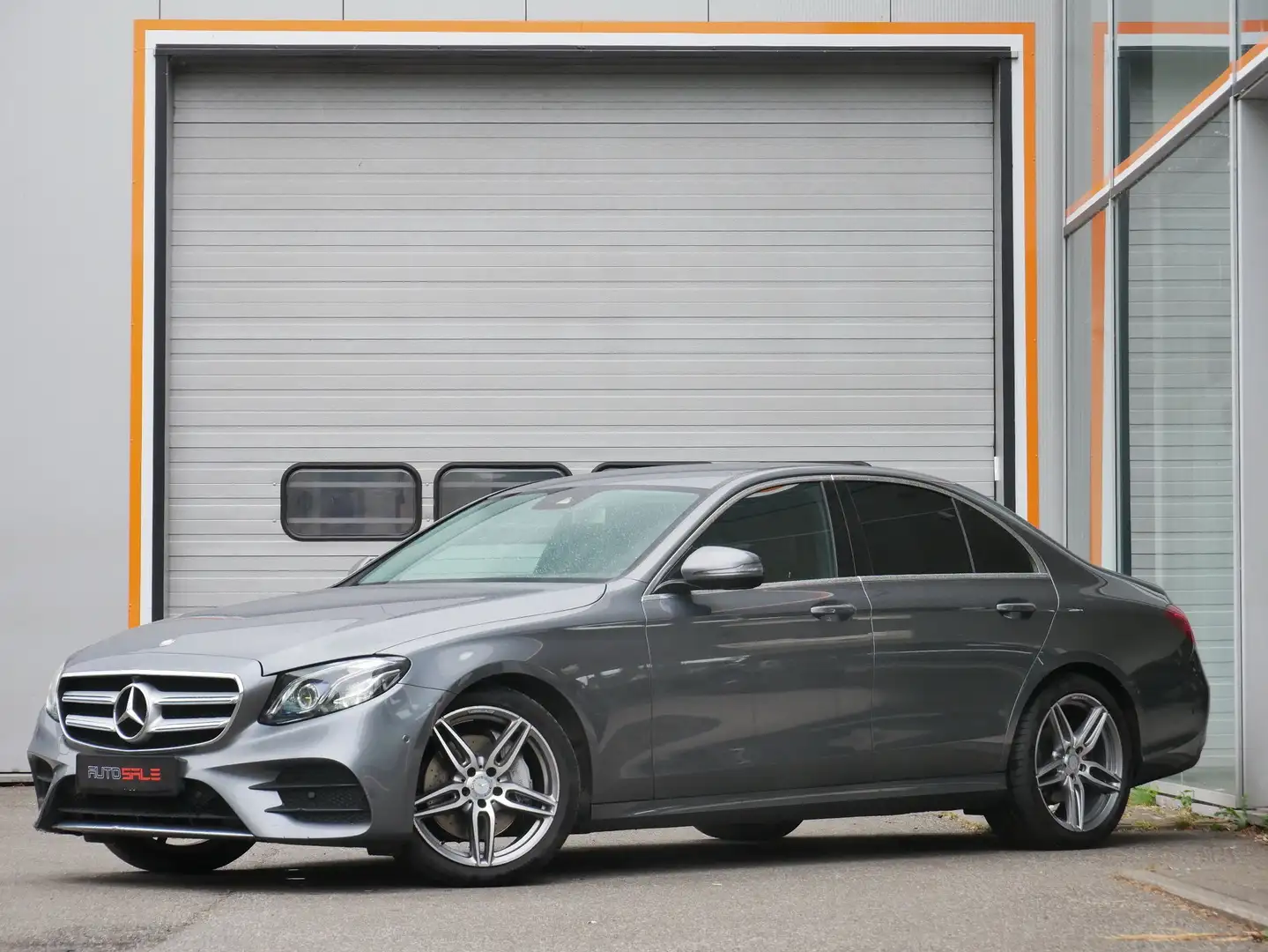 Mercedes-Benz E 200 AMG - 360 CAMERA*MASSAGE*CARPLAY*LED Grau - 1