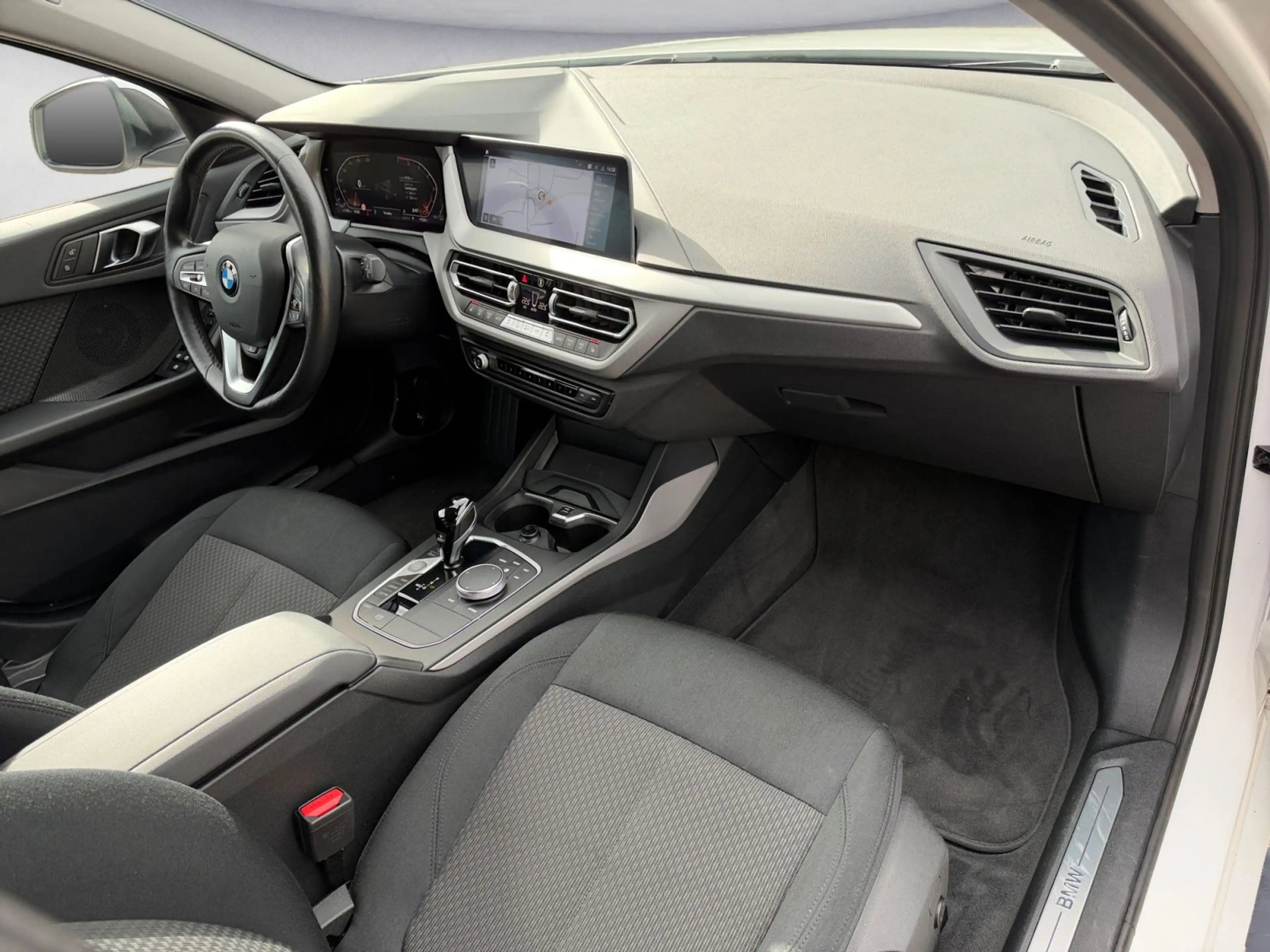BMW 118 i Advantage Navi Klima PDC Sitzheizung Lenkra — photo 14