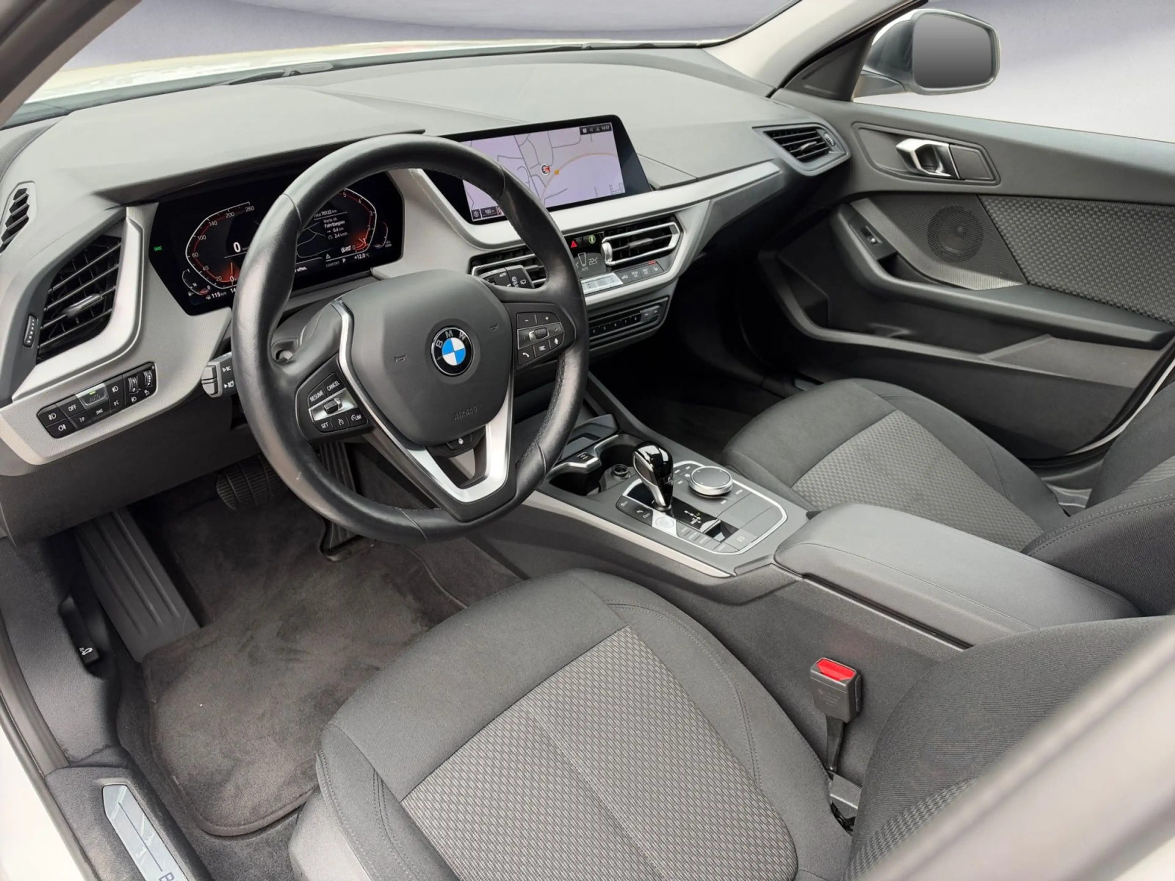BMW 118 i Advantage Navi Klima PDC Sitzheizung Lenkra — photo 11