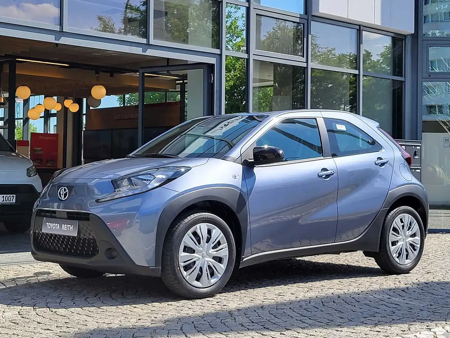 Toyota Aygo X 1,0 l Play CVT Gris - 2