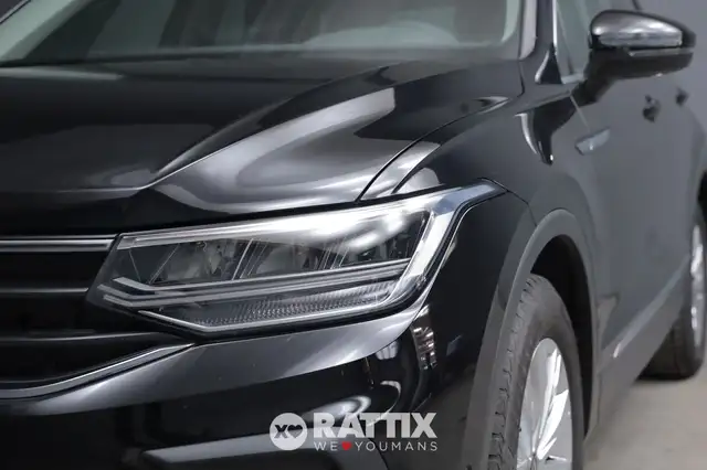 Volkswagen Tiguan view 3