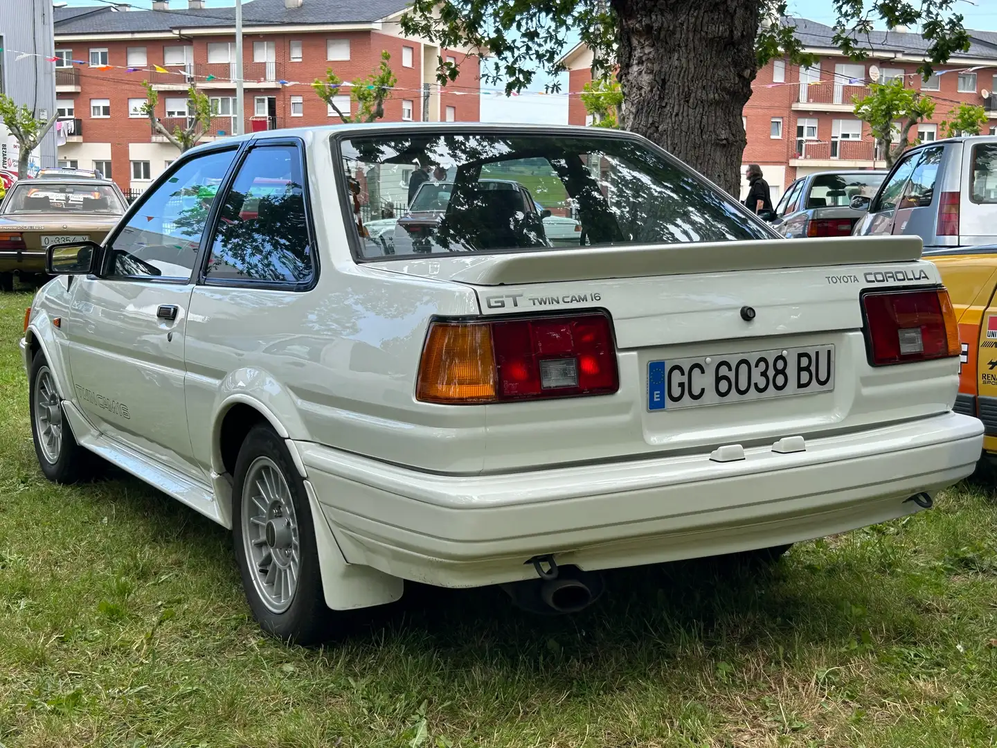 Toyota Corolla AE86 Levin Coupe Fehér - 2