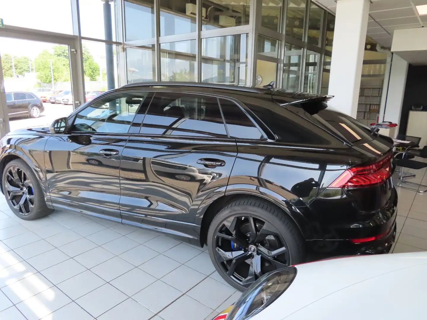 Audi RS Q8 4.0 TFSI quattro  PANO B&O Schwarz - 2