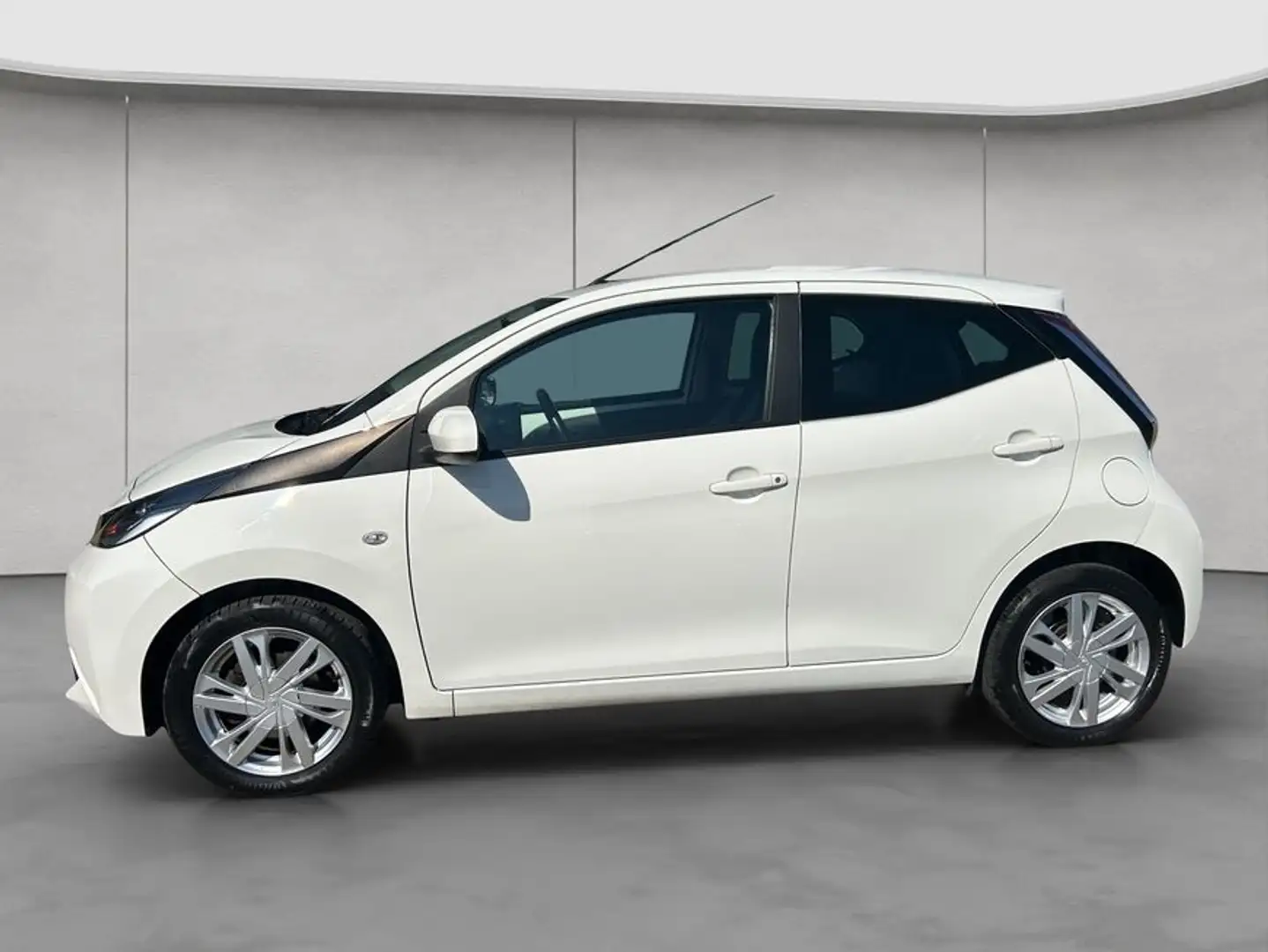 Toyota Aygo X x-play touch Weiß - 2