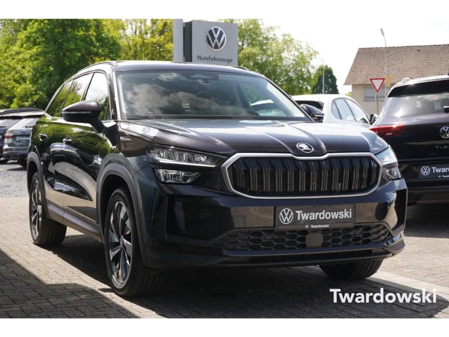 Skoda Kodiaq 2.0 TDI 4X4 7.Sitzer 19'' PANO AHK SHZ Schwarz - 1