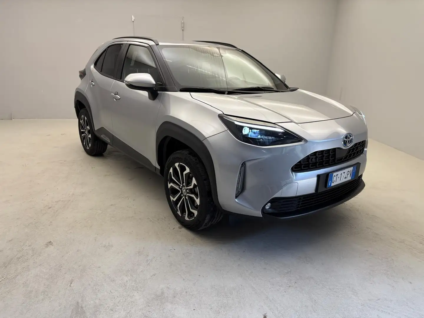Toyota Yaris Yaris Cross Cross 1.5h Trend awd-i 116cv e-cvt Grigio - 1
