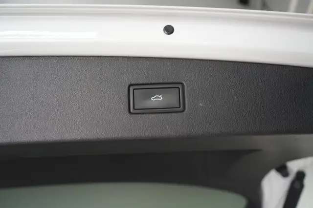 Volkswagen Tiguan Allspace view 8
