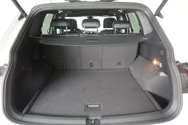Volkswagen Tiguan Allspace view 7