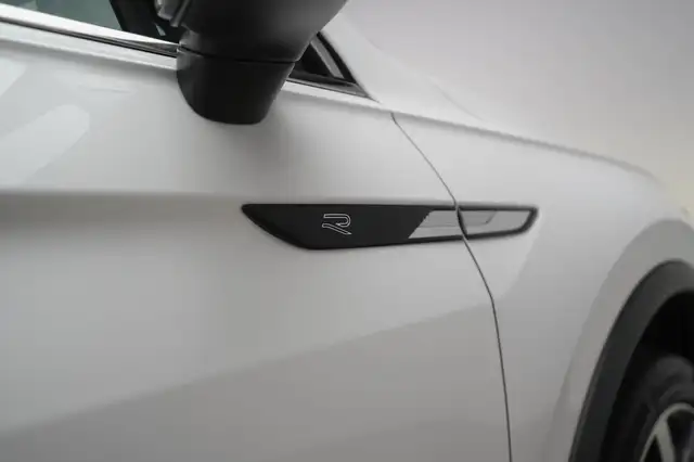 Volkswagen Tiguan Allspace view 13