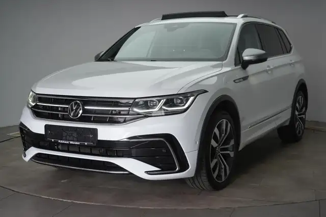 Volkswagen Tiguan Allspace view 3