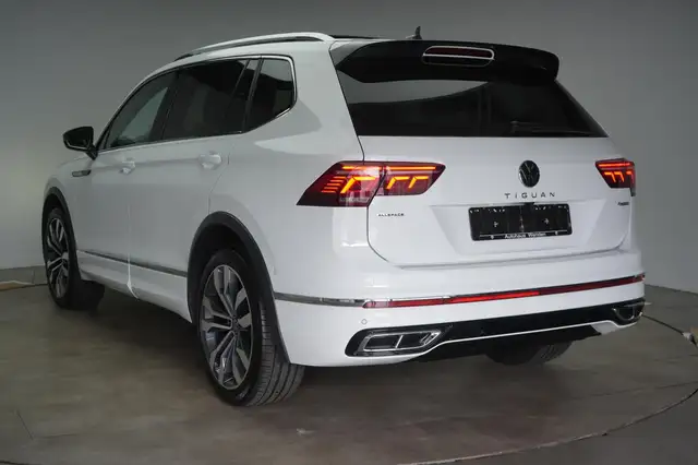 Volkswagen Tiguan Allspace view 5