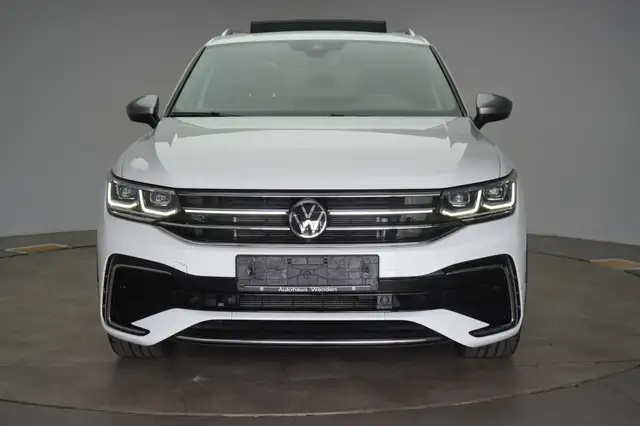 Volkswagen Tiguan Allspace view 2