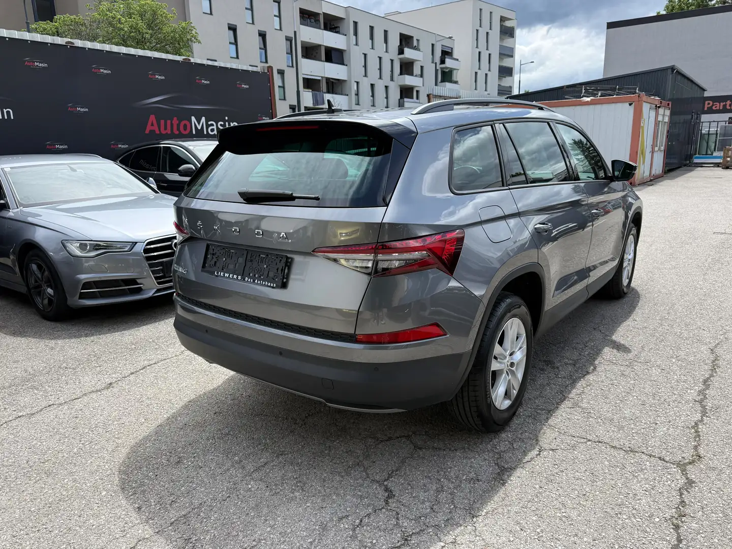 Skoda Kodiaq 2,0 TDI Ambition DSG //ERSTBESITZ//SERVICEHEFT// Grau - 2