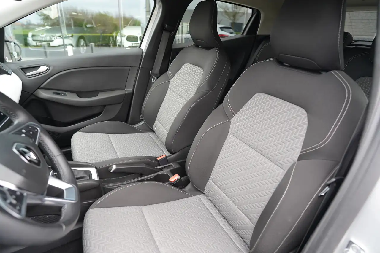 Renault Clio 1.0 TCe 90 Automaat Bleutooth Navigatie Pdc Alu v 29