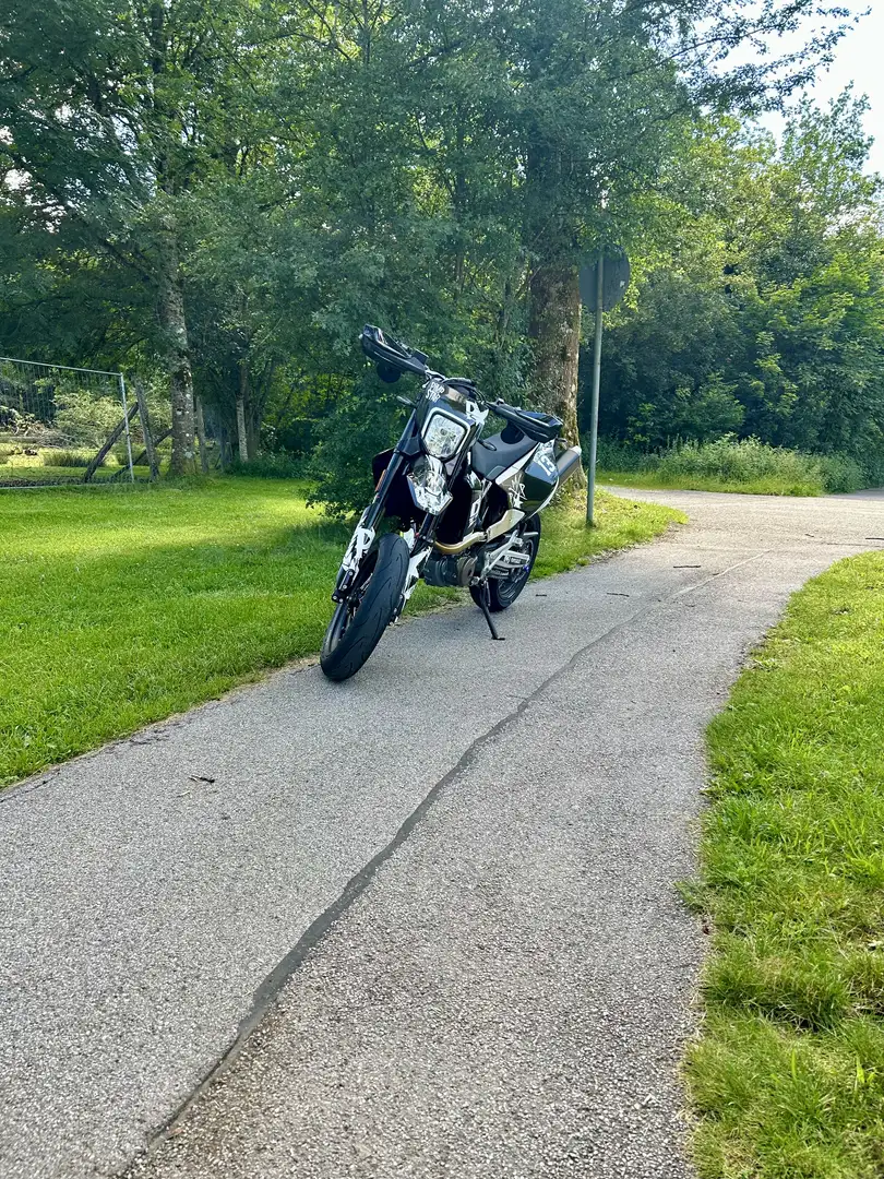 Husqvarna 701 Supermoto - 1