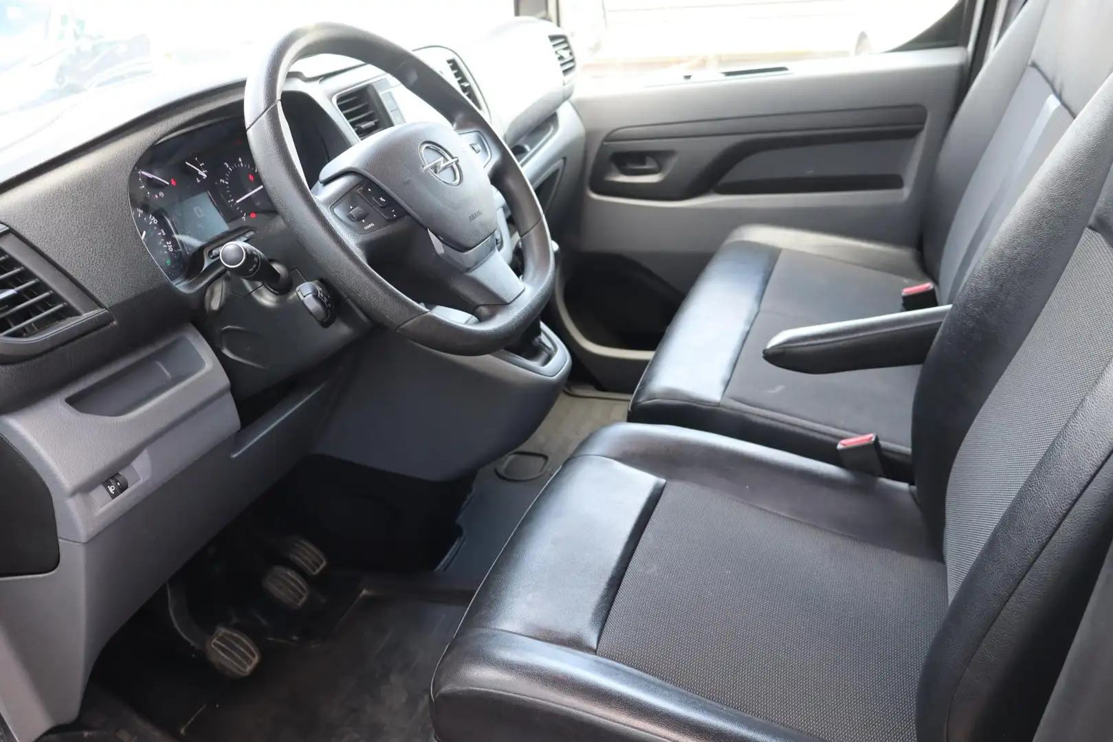 Opel Vivaro 2.0 CDTI L2H1 Edition Airco, Navigatie, Apple Carp - 2