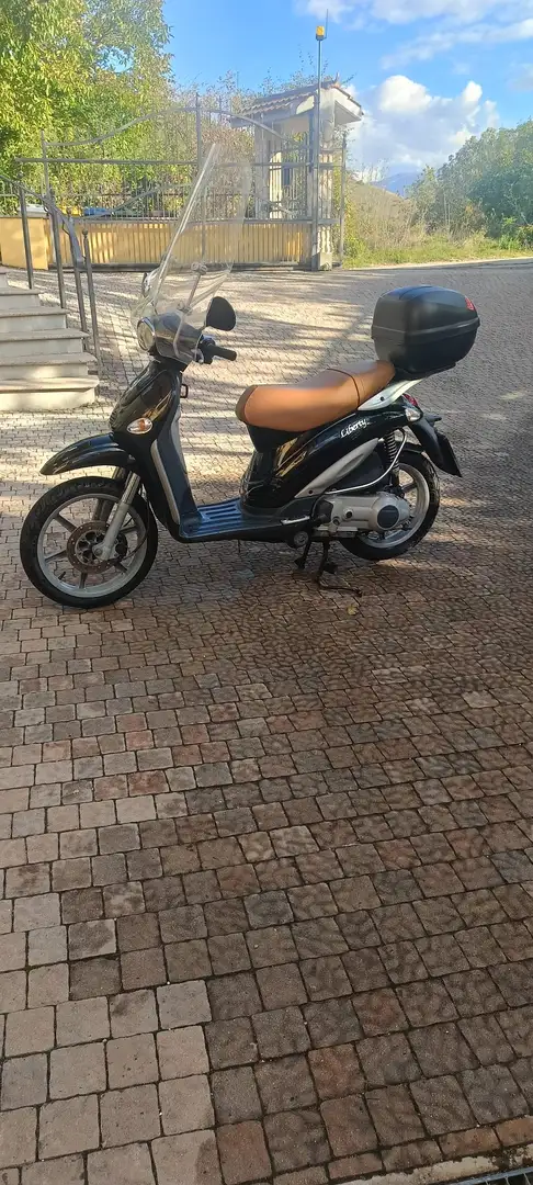 Piaggio Liberty 150 bauletto posteriore per casco e parabrezza anterio Zwart - 2