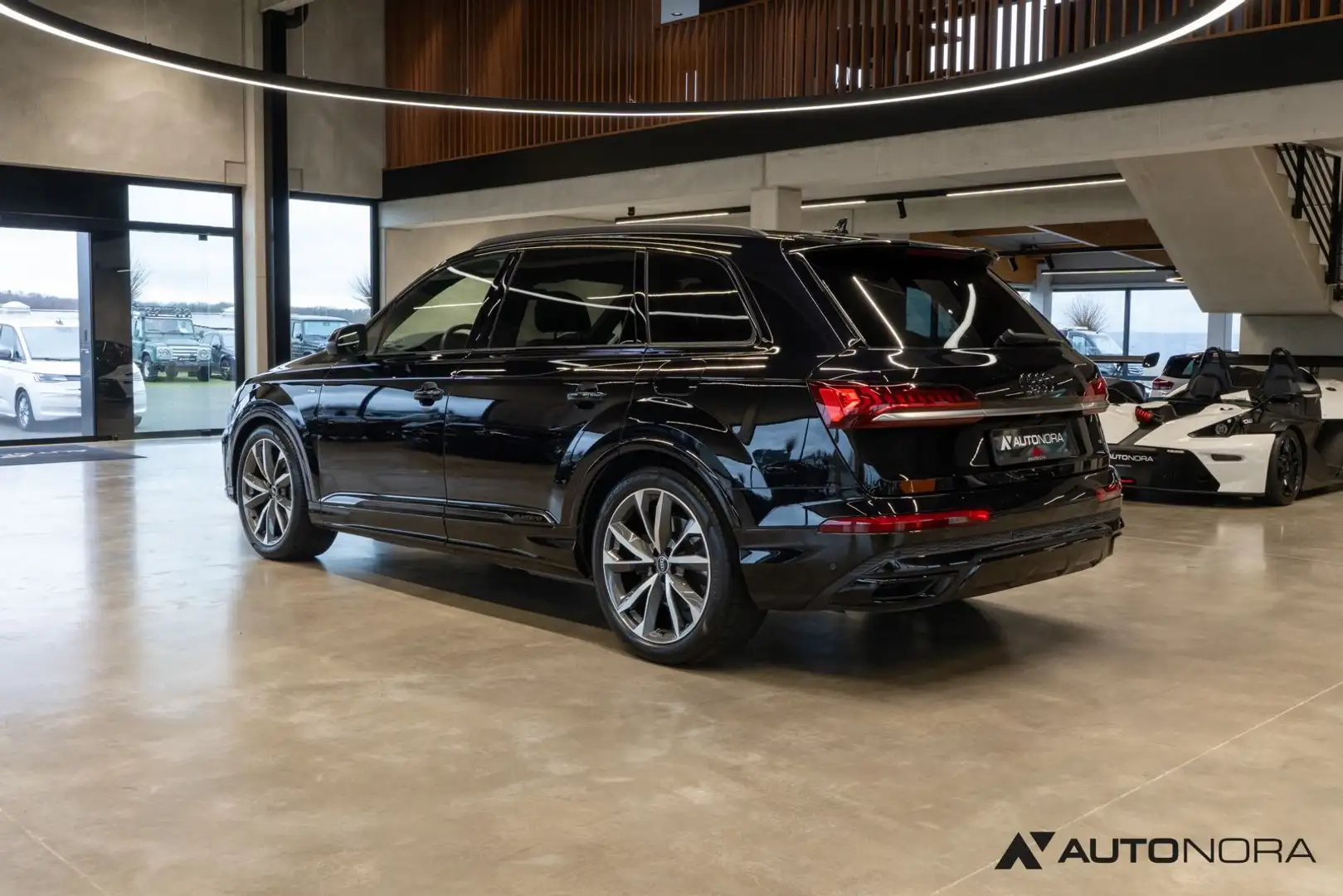 Audi Q7 55 TFSIe quattro S line Pano AHK Optikpaket Schwarz - 2