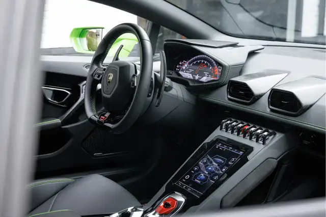 Lamborghini Huracan view 5