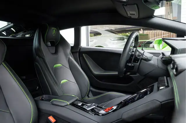 Lamborghini Huracan view 4
