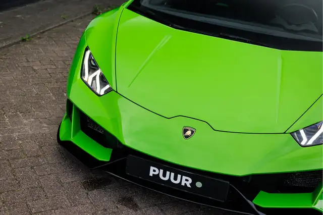 Lamborghini Huracan view 7