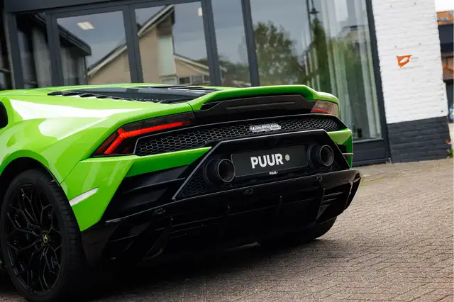 Lamborghini Huracan view 10