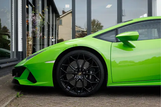 Lamborghini Huracan view 12