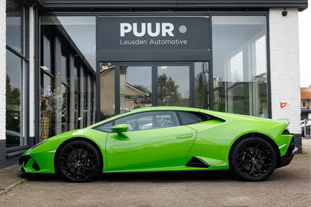 Lamborghini Huracan view 6